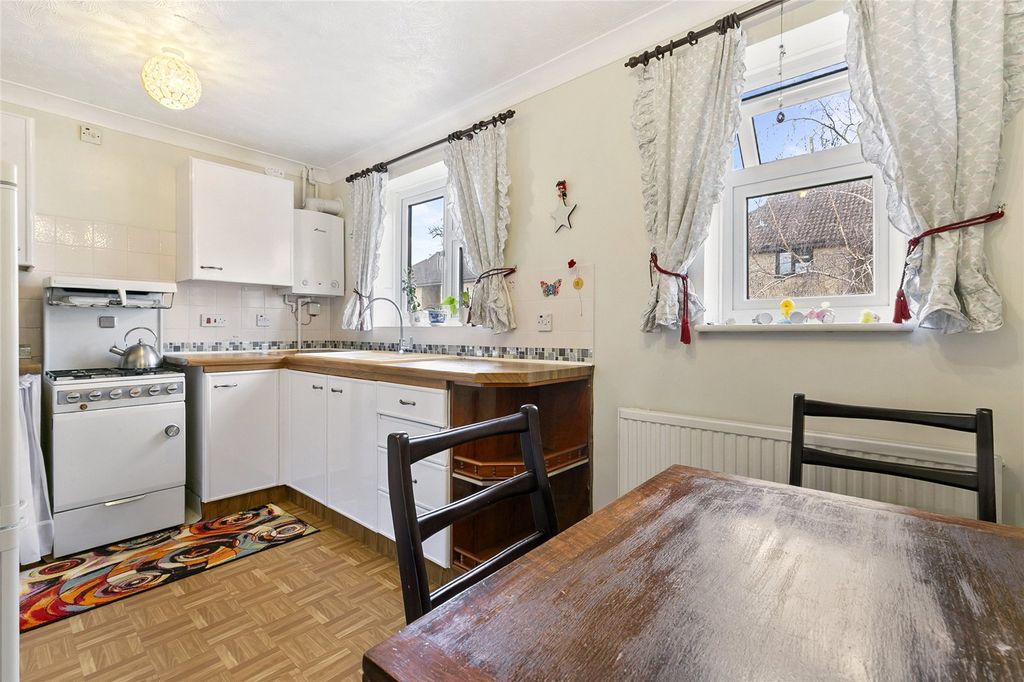 Property photo 3 of 11 Kitchen