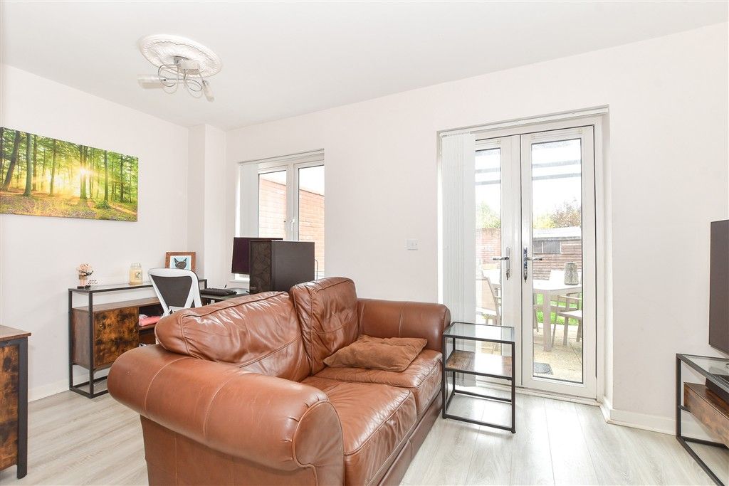 Property photo 3 of 14 Lounge