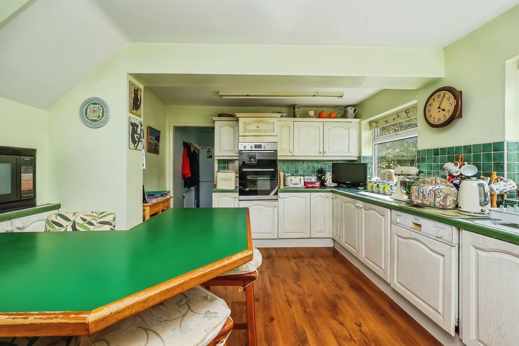 Property photo 3 of 28