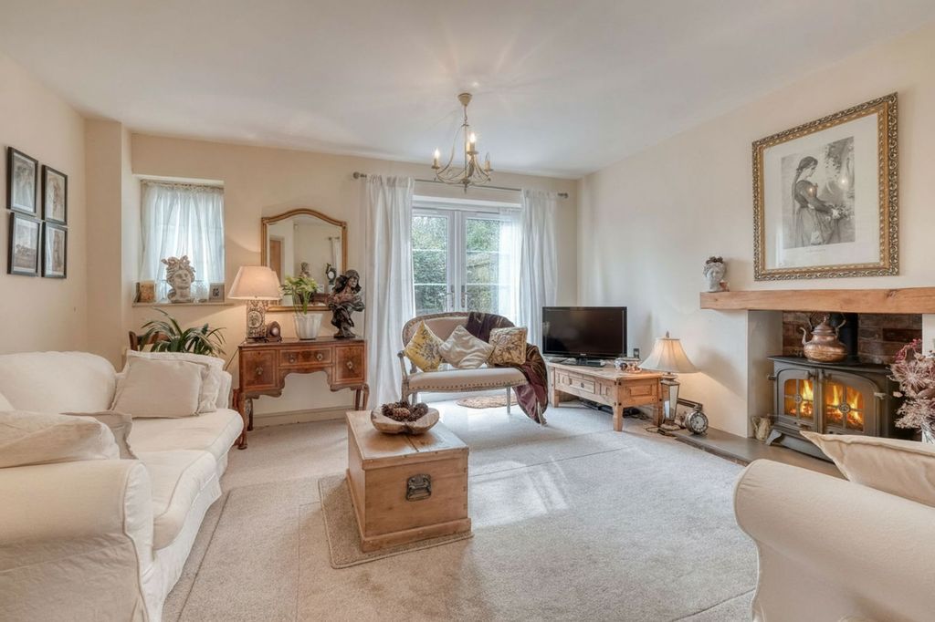 Property photo 2 of 22