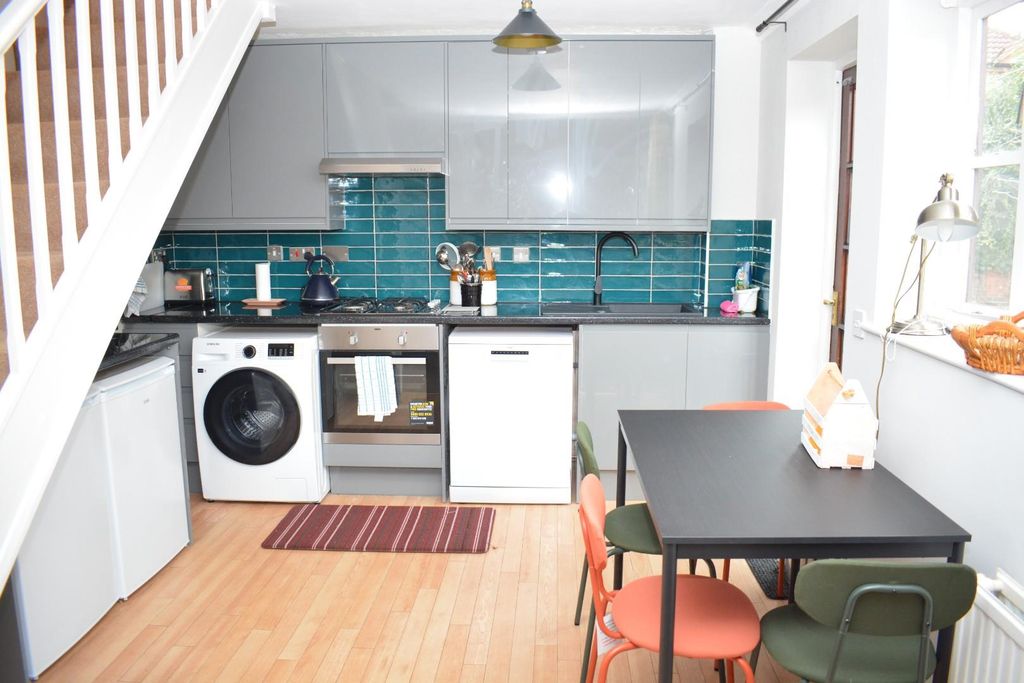 Property photo 3 of 8 Kitchen / Dining Area