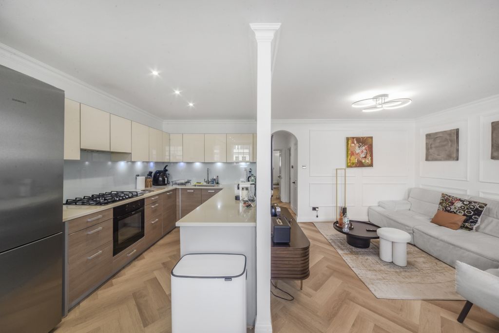 Property photo 3 of 11 Inverness Terrace