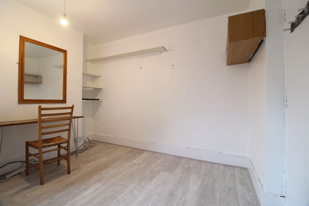 Property photo 2 of 7 Studio Area