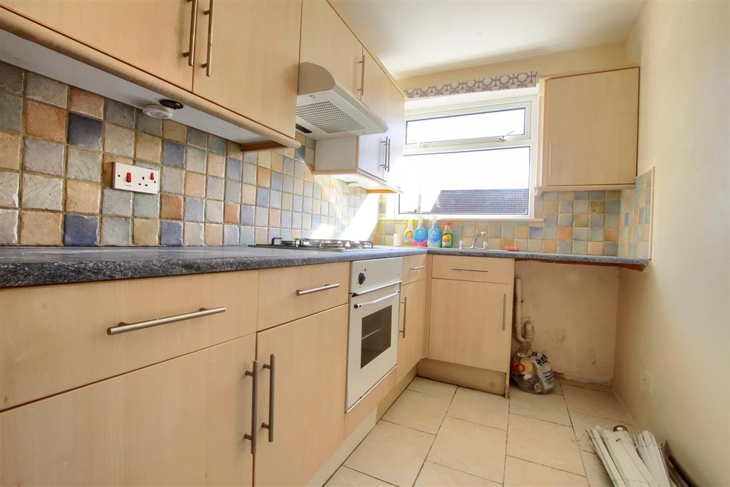 Property photo 3 of 6