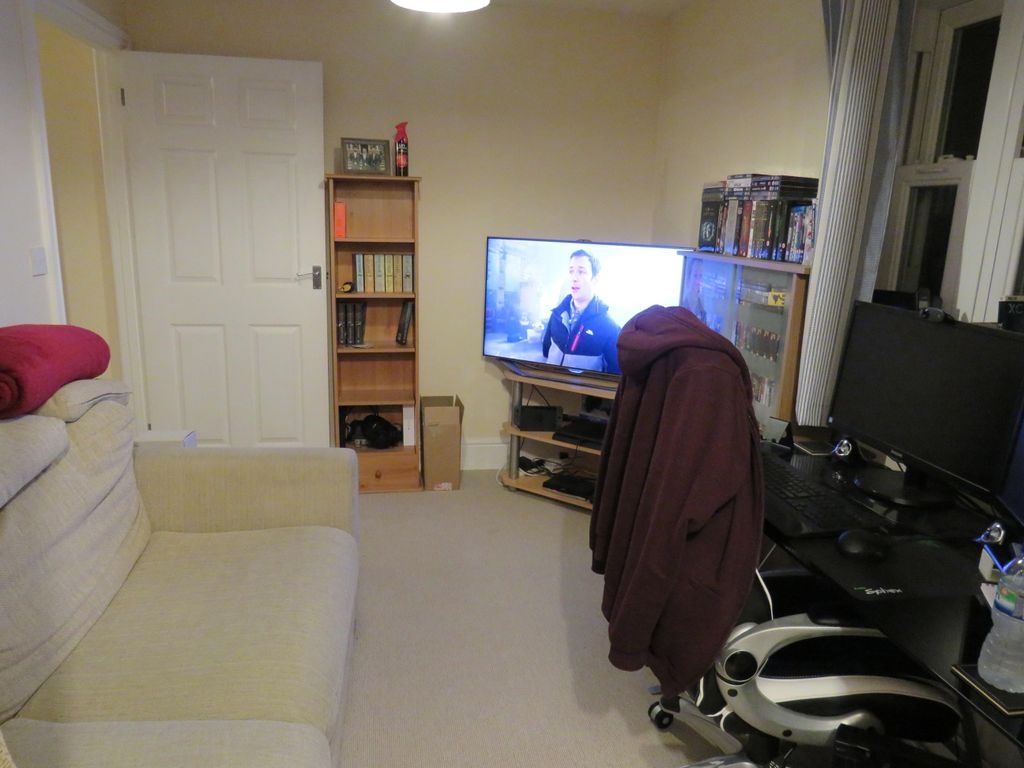 Property photo 3 of 6 Living Room