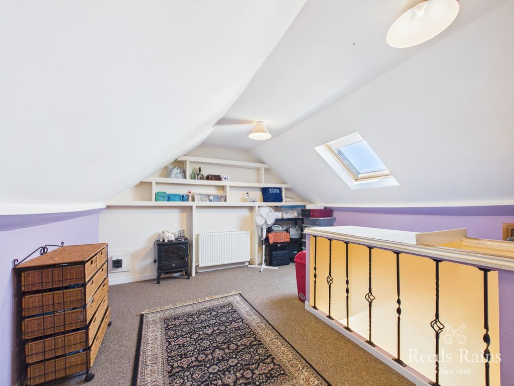 Property photo 3 of 16 Boarded Loft Space