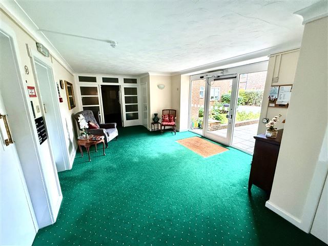 Property photo 3 of 16 Communal Entrance Hall