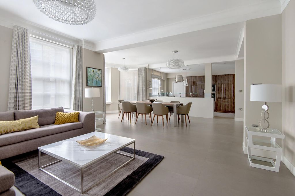 Property photo 1 of 25 Living Room