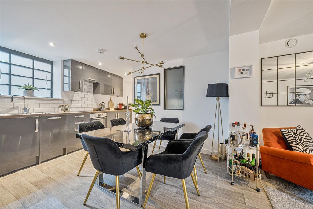 Property photo 3 of 16 Kitchen/Diner