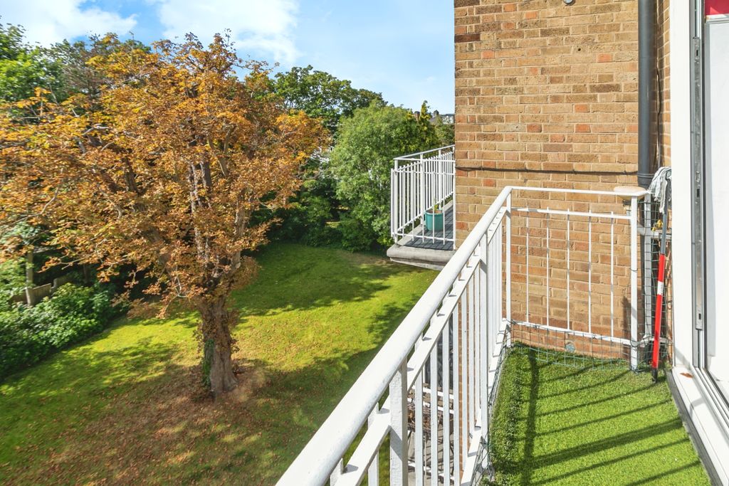 Property photo 2 of 11 Balcony