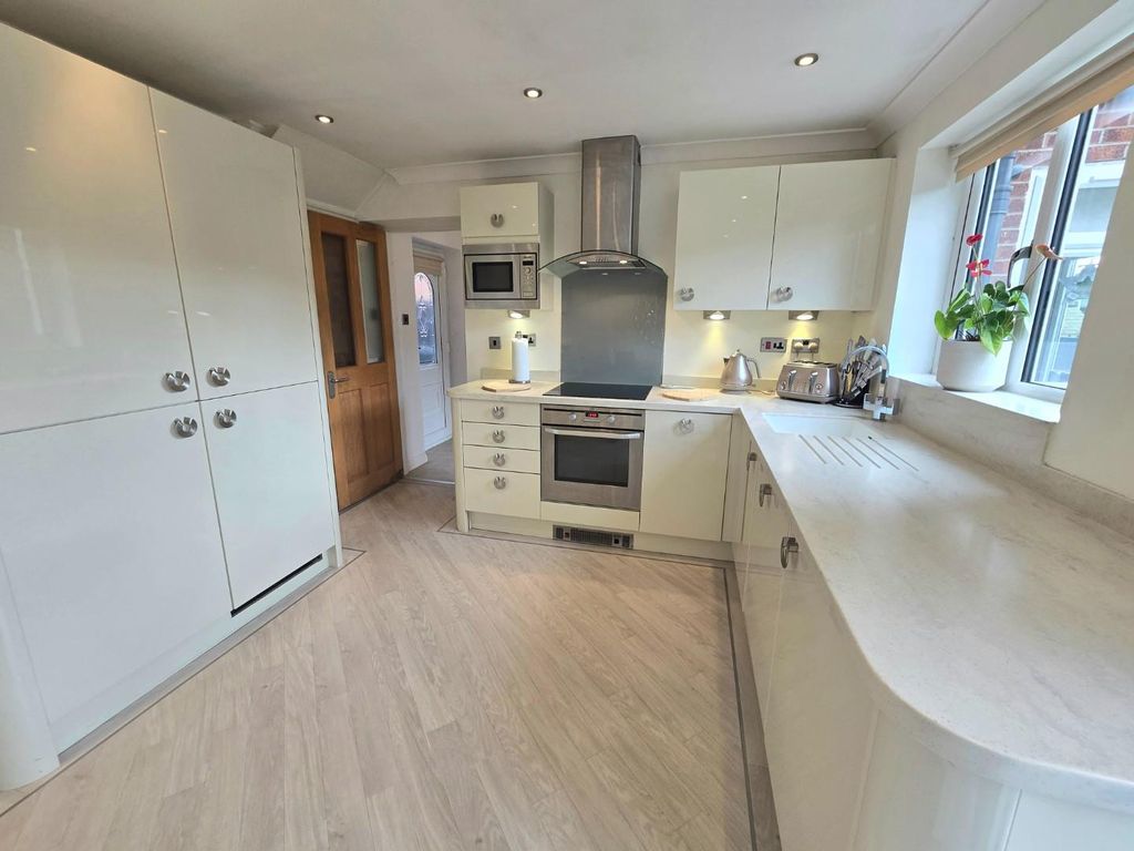 Property photo 2 of 20 Kitchen