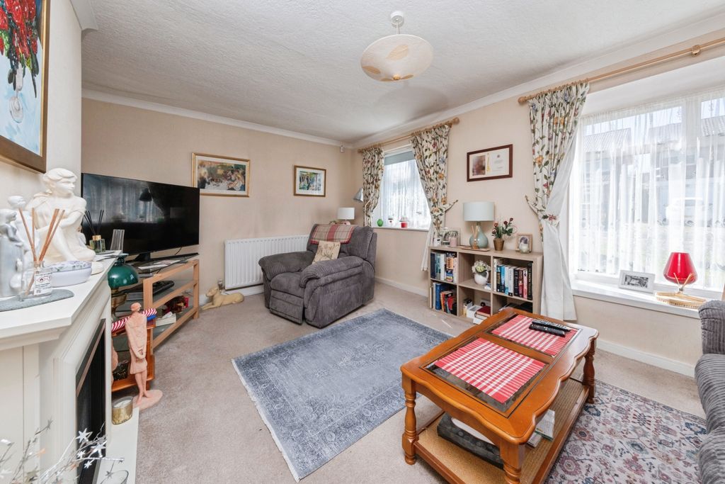 Property photo 2 of 20