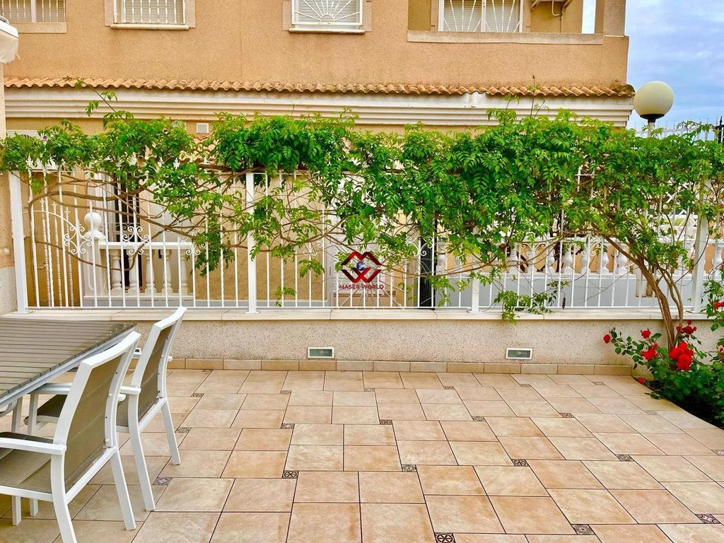 Property photo 2 of 43