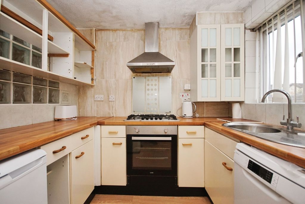 Property photo 2 of 16 Photo