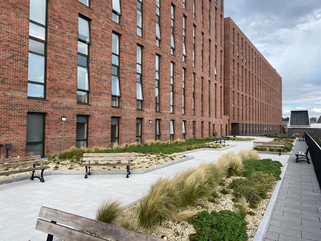 Property photo 2 of 24