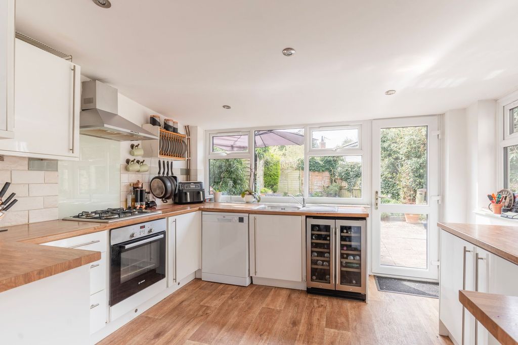 Property photo 3 of 19