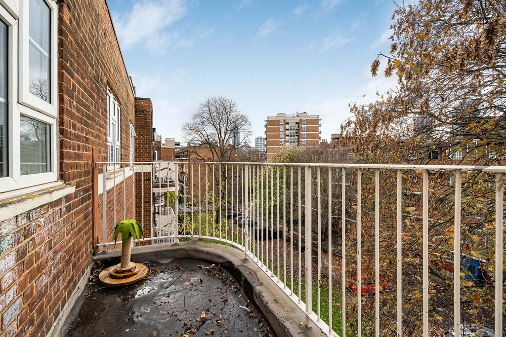 Property photo 2 of 23