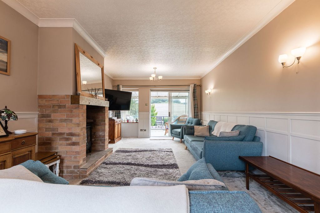 Property photo 2 of 35
