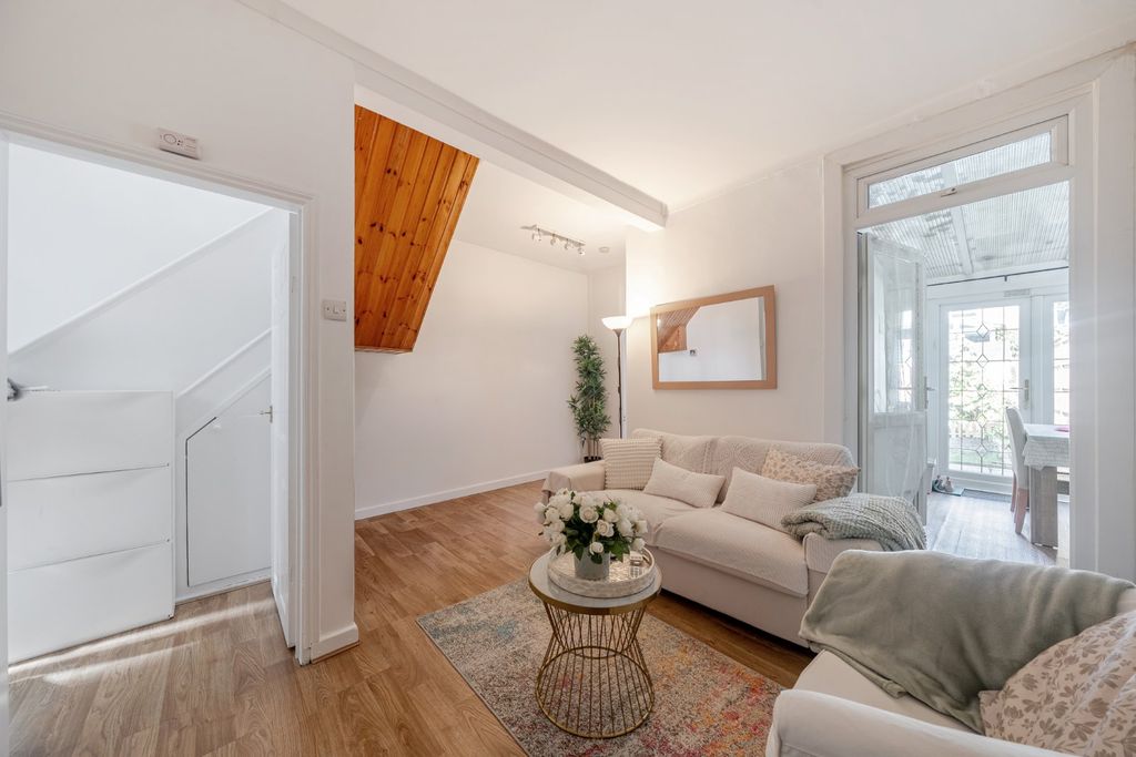 Property photo 2 of 11 Picture No. 24