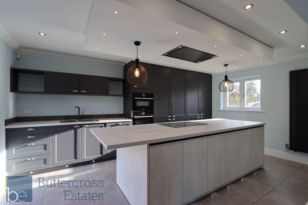 Property photo 3 of 20 Kitchen