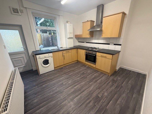 Property photo 3 of 9 Kitchen