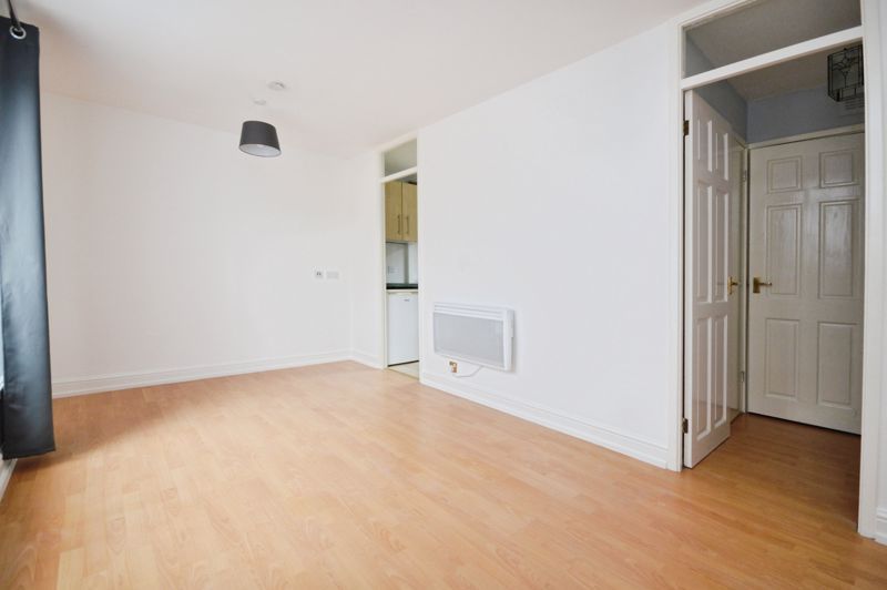 Property photo 3 of 6 Studio Lounge Bedroom