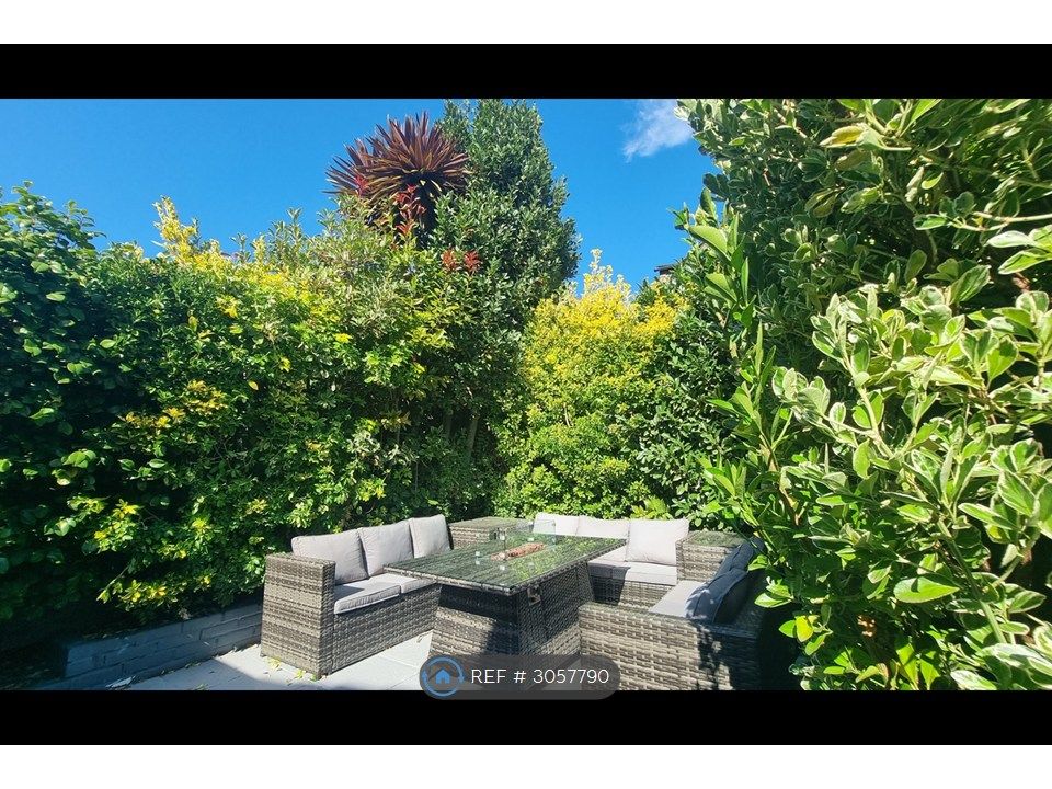 Property photo 3 of 35 Beautiful South Facing Sunshine Garden