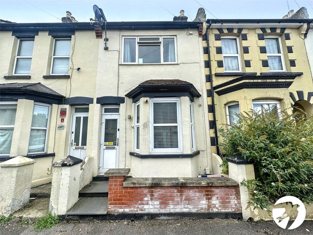 Property photo 1 of 11 Front