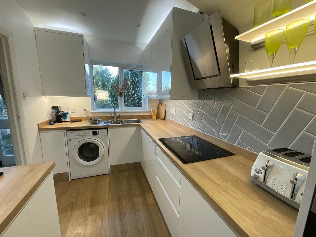 Property photo 2 of 21 Kitchen 12'5 x 6'7