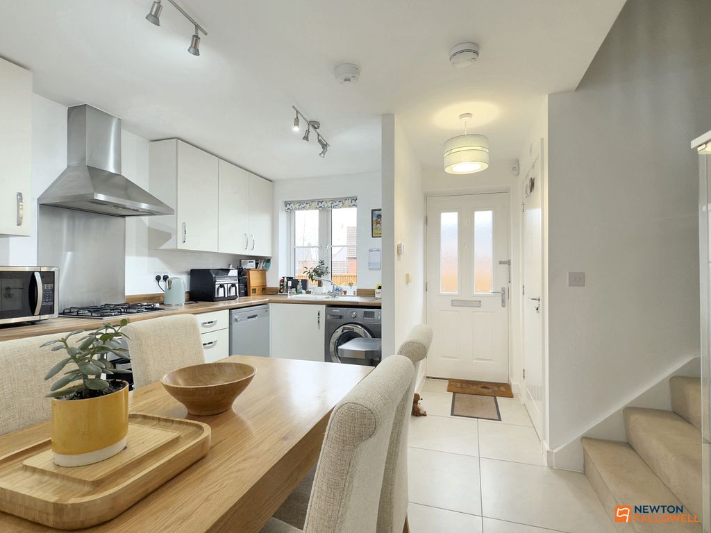 Property photo 2 of 27