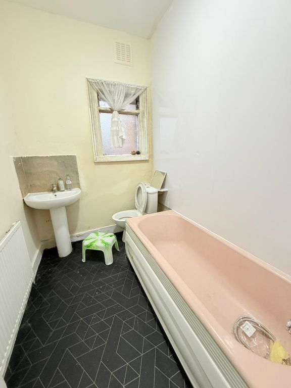 Property photo 3 of 6 Gallery