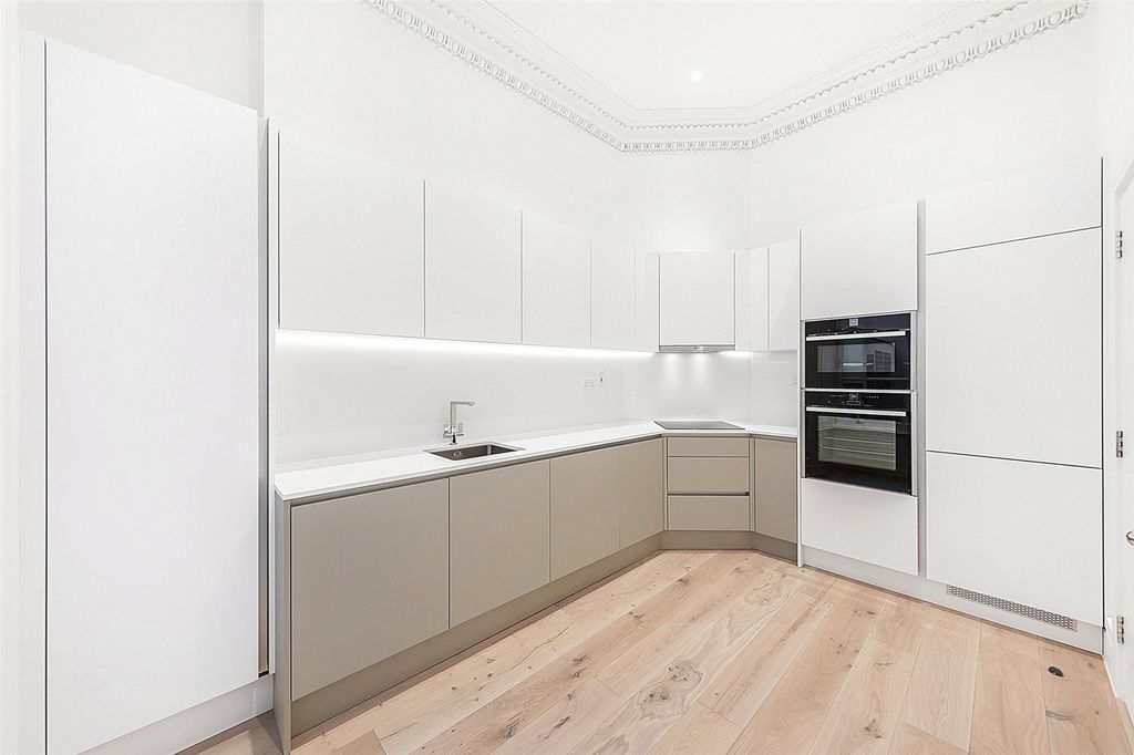 Property photo 2 of 42 Picture No. 17