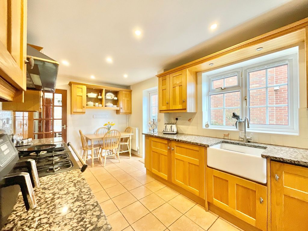 Property photo 3 of 34