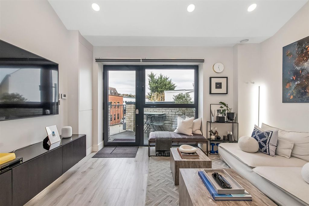 Property photo 1 of 14 Reception Room/ Kitchen