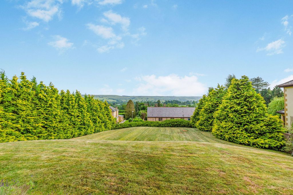 Property photo 2 of 34