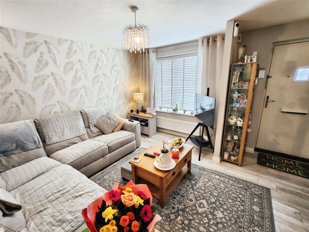 Property photo 2 of 11 Lounge