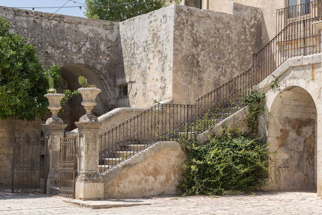 Property photo 1 of 28