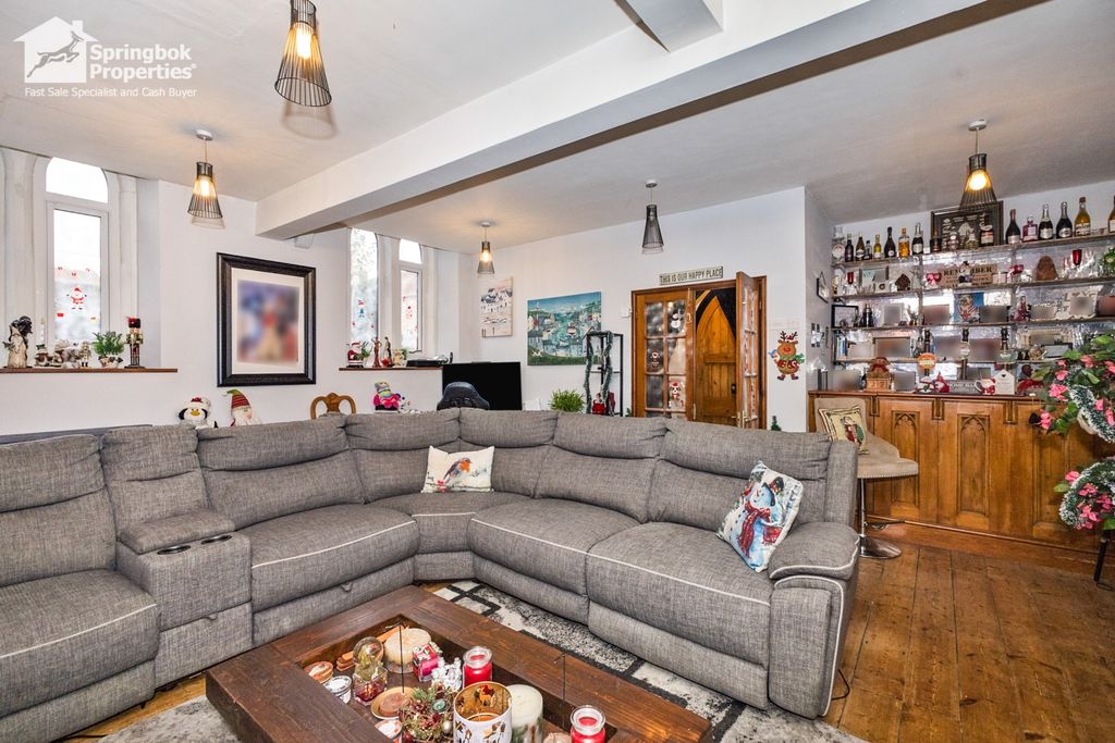 Property photo 2 of 19 1