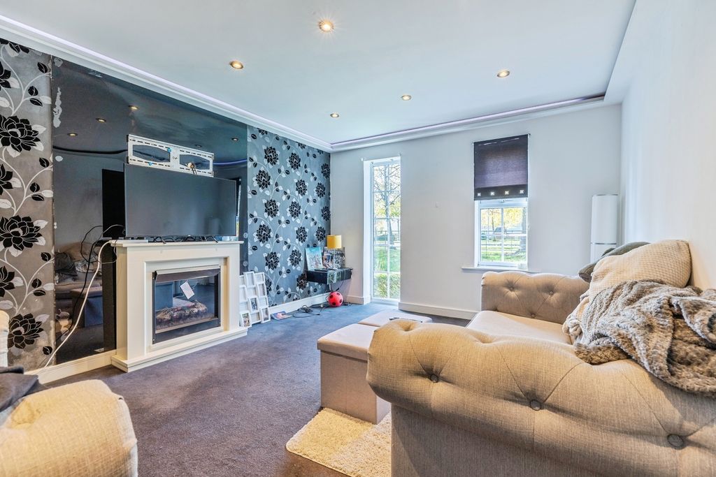 Property photo 2 of 8 Pbox-Img.Jpg