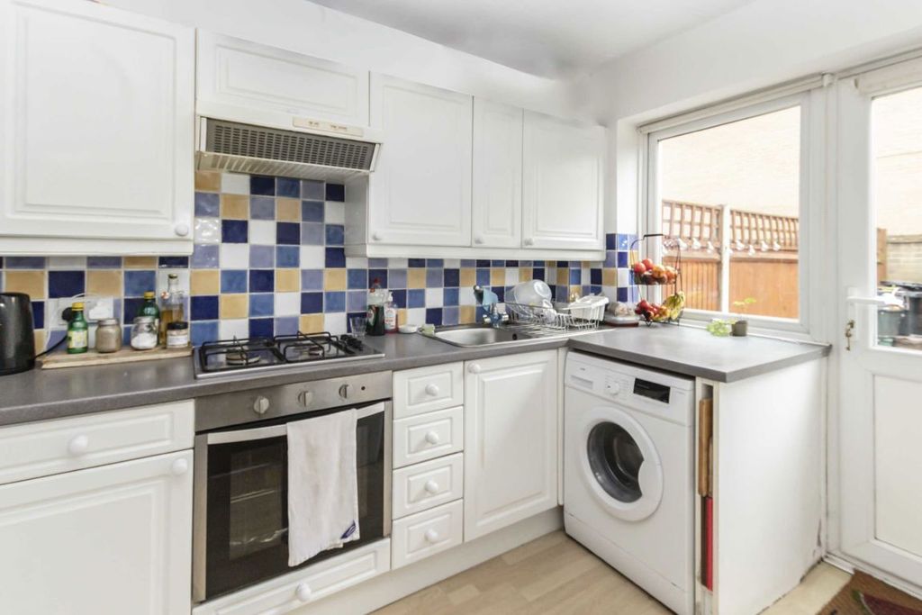 Property photo 3 of 6