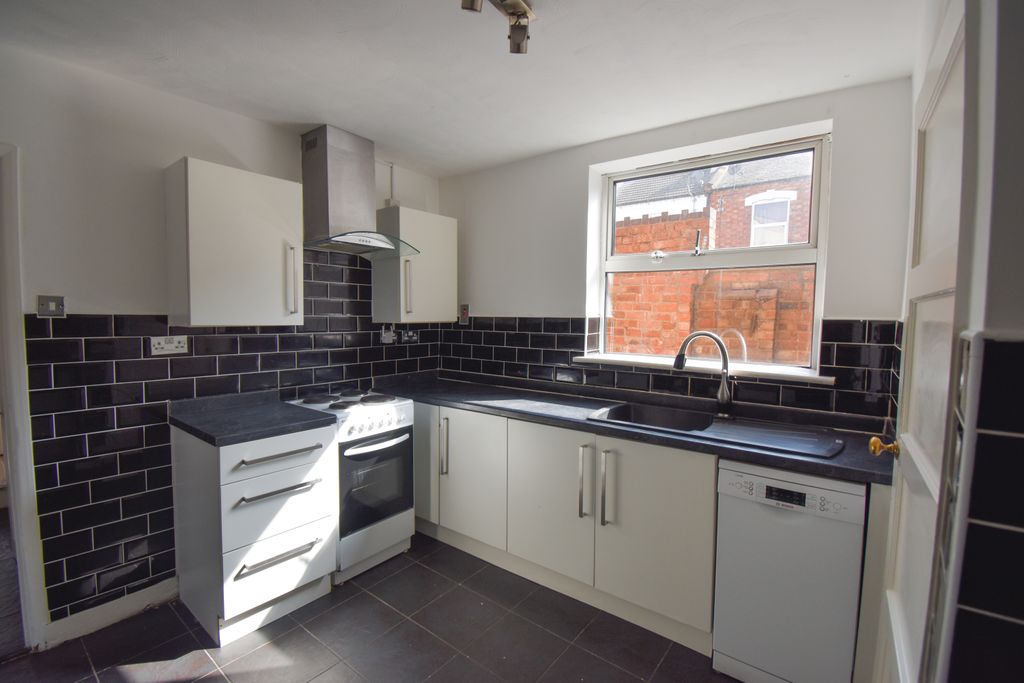 Property photo 3 of 9 Kitchen