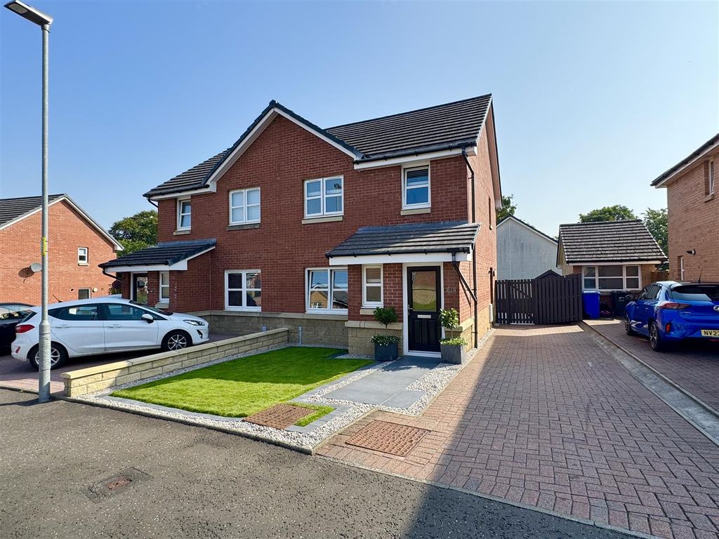 Property photo 1 of 19 External