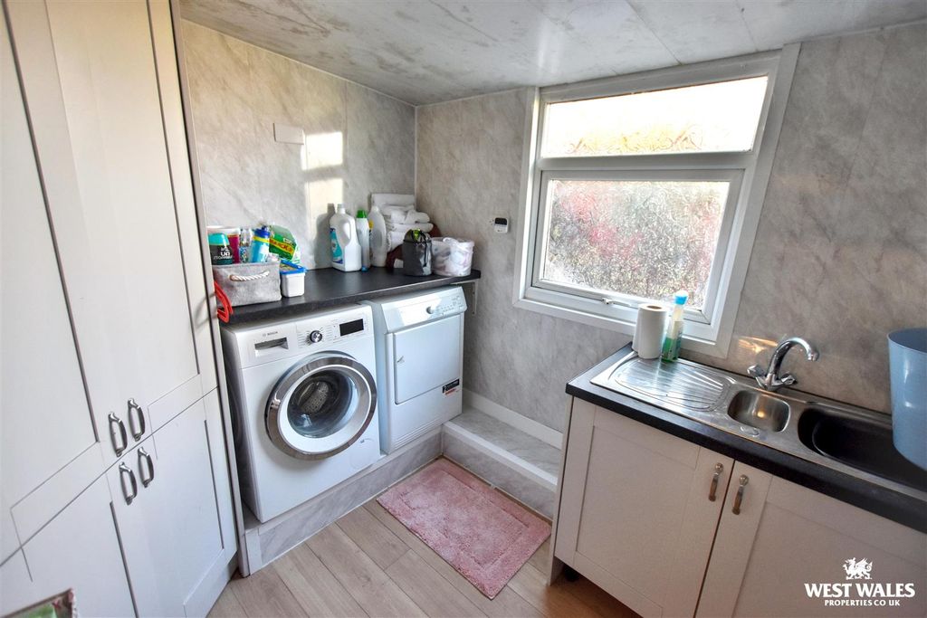 Additional image 15 of 3 bed detached bungalow for saleGateholm Avenue, Milford Haven SA73