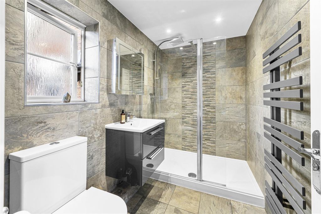 Property photo 3 of 23 En-Suite To Bedroom 1