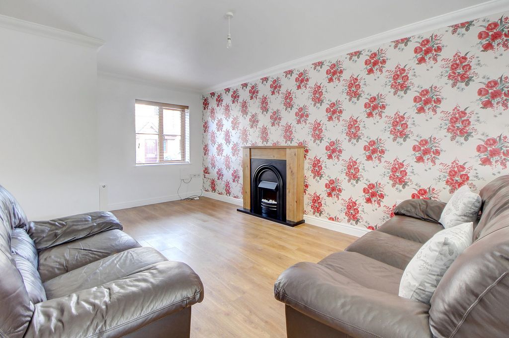 Property photo 2 of 23