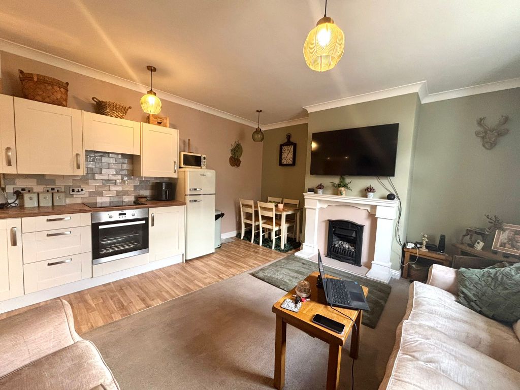 Property photo 3 of 18 Kitchen 1