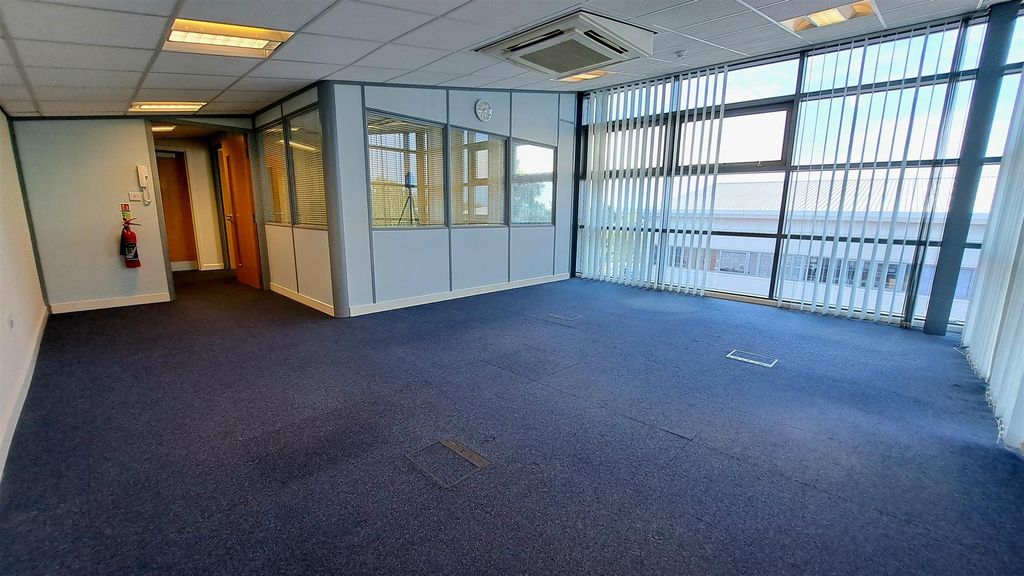Property photo 3 of 8 Office