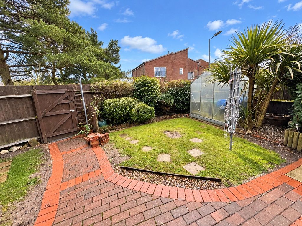 Property photo 2 of 16 Picture No. 27