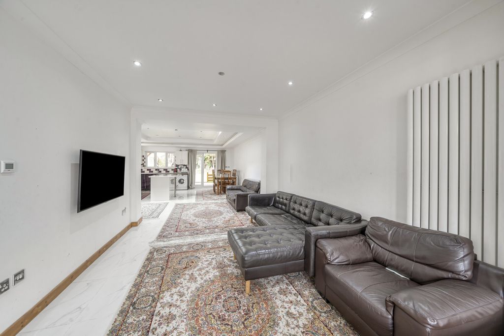 Property photo 3 of 20 1319995-17-686Bd9...