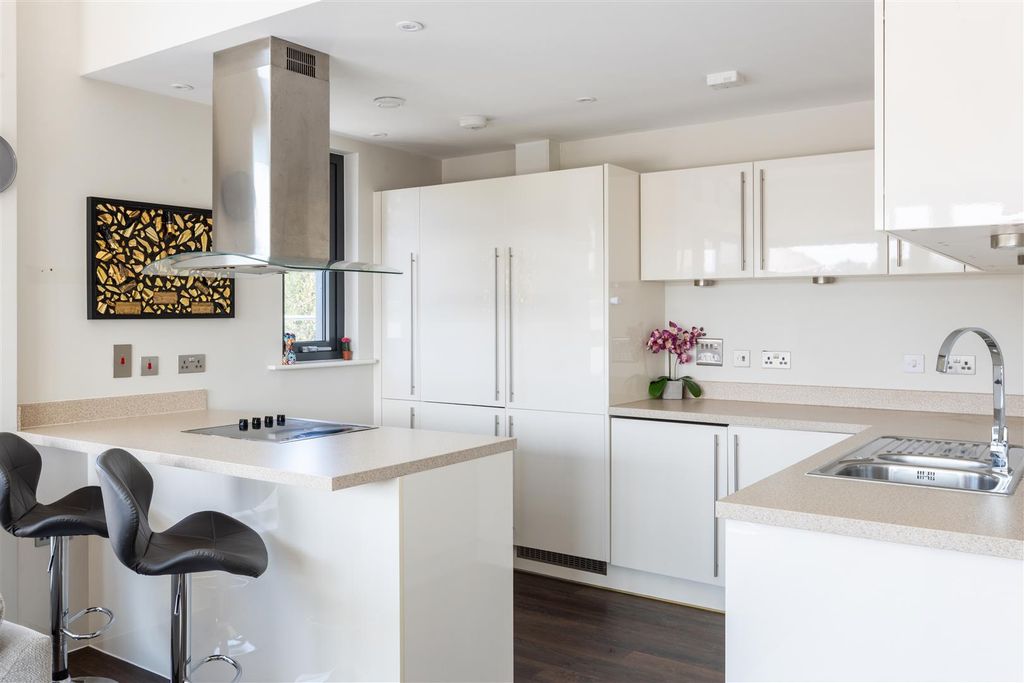 Property photo 3 of 26